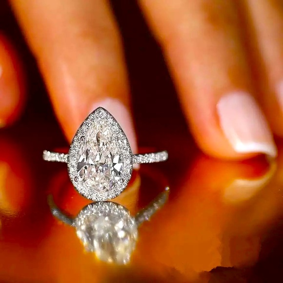 Pretty Large Water Drop Ring - Picture 2 of 4